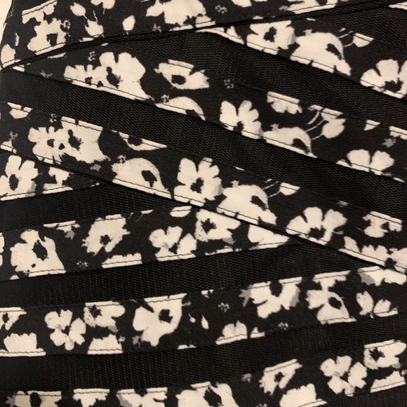 White House Black Market Floral Zig Zag Pencil Straight Skirt Women's Size 00 - Picture 8 of 10